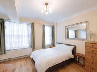 Evelyn Court photo 4