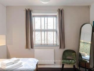 Neon Melody - Playful 2 bedroom by London Bridge photo 4