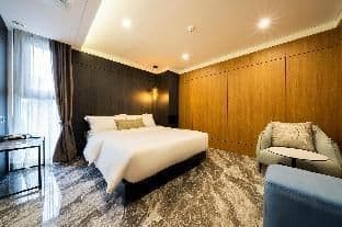 The May Hotel photo 3