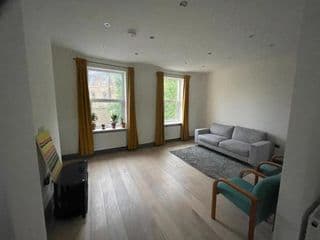NKY CLASSIC BRIXTON APARTMENT Three photo 1
