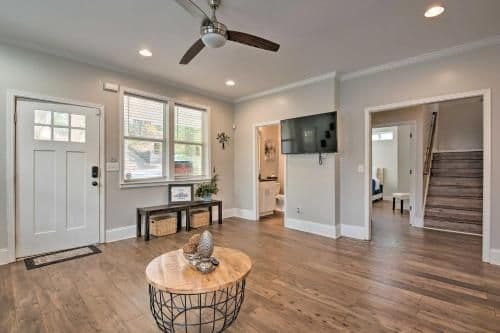 Chic Atlanta Home - 8 Mi to Airport and NCAA Events!