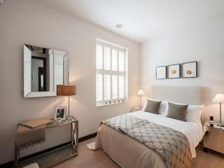 Elegant 4 BDR Mews + Modern Interior in Belgravia photo 2