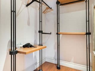 Gorgeous Hyde Park Studio #5 photo 4