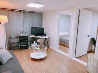 Hongdae Univ, Stn 2mins!  Cozy n Clean! 연트럴파크 바로 옆 photo 1