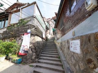 j 201 Seoul bokchon JJs house photo 2