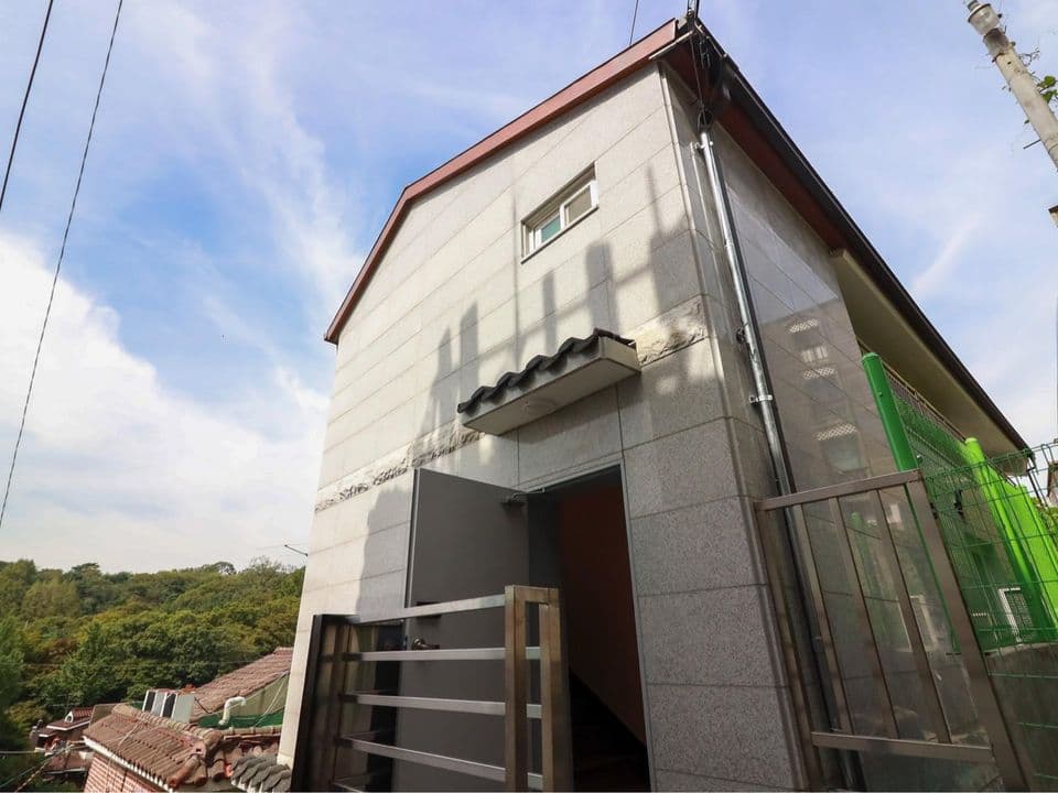 Seoul bokchon JJs house 102