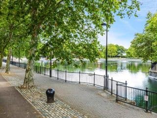 One Bedroom Modern Apartment Next to Wembley Stadium! photo 2