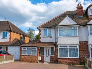 4 Bed w/Parking  10 Minutes to NEC/Airport Stays photo 2