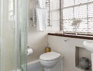 3-bedroom apartment Lancaster gate photo 4