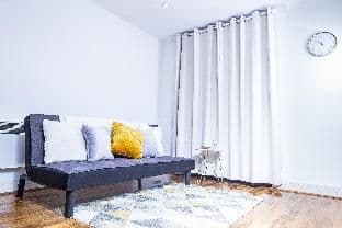 One Bedroom Luxury Apartment - Broad St photo 2