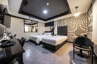 Sangbong Hotel Bus photo 2
