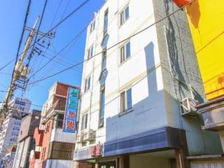 Sinchon Seongdo photo 2