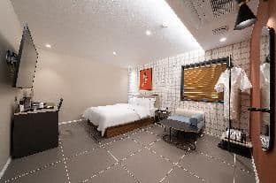 Jongno Brown Dot photo 2