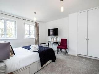 The Porchester Gardens - Modern & Bright 4BDR with Garden and Parking photo 4
