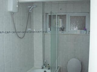 Comfy/PoundHill/Crawley Apart near Gatwick/London photo 1