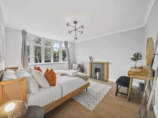 Clarence House-Windsor-Parking-5 bed photo 4