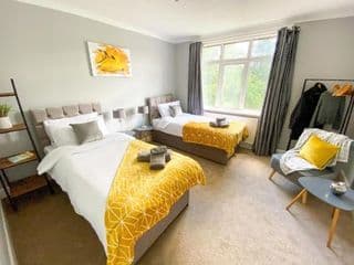 New Contractor House Near LLA Airport & M1 by Comfy Workers photo 1