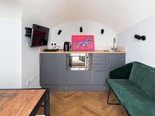 Newly Refurbished Flat With Patio. By Hyde Park photo 1