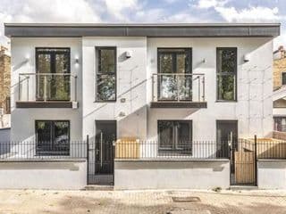 Sleek Modern Wimbledon Home photo 3