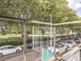 Sleek Modern Wimbledon Home photo 4