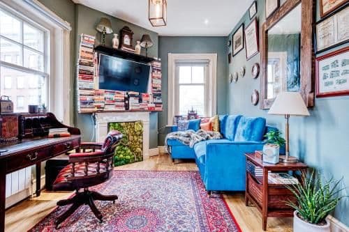 Sunny Corner Apartment in Center of London