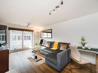 Modern 1BR Apartment with fantastic views 5mins from Tottenham court road station photo 1