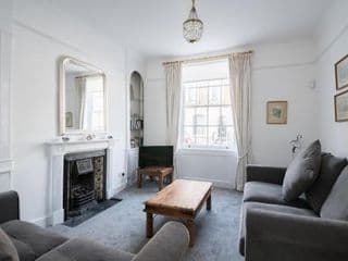 Stylish Sloane Square Home Close to Victoria by UndertheDoormat photo 1