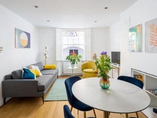 Chic and modern 2-bed flat with patio in Pimlico, Central London photo 1