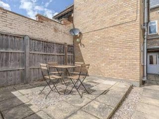 STYLISH APARTMENT 5 MIN WALK TO CASTLE & PARKING! photo 2