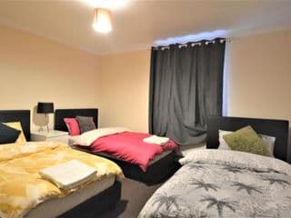 London Zone 2 Lovely 4 bedroom Apartment - 3 Trowbridge Road photo 3