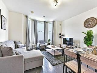 West Ealing Serviced Apartment - 2 Bedroom 2 Bath Parking Near Station photo 1