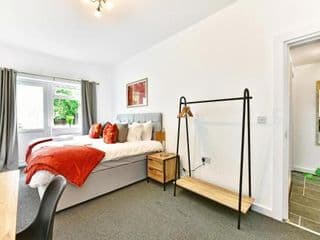 West Ealing Serviced Apartment - 2 Bedroom 2 Bath Parking Near Station photo 4