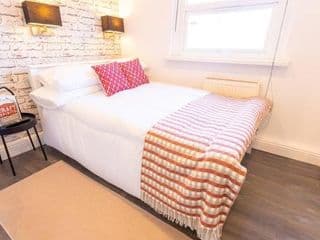 Super 1 Bed Flat in West Kilburn near Queen's Park photo 2