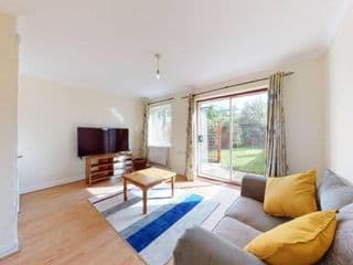 Super 2 bed House wPrivateParking&PrivateGarden photo 1