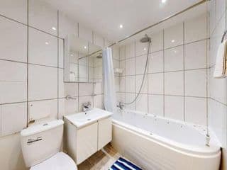 Super 2 bed House wPrivateParking&PrivateGarden photo 4
