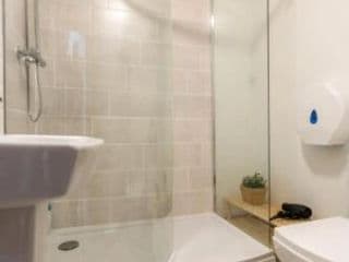 Harrow Rd Rooms by DC London Rooms photo 2