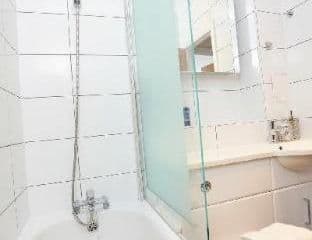 Captivating 1Bed&1Bath with FREE WIFI & PARKING photo 4