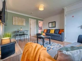 Contractor House near Birmingham City Centre HS2 BCU and ASTON University M6 Motorway Private Garden FREE Superfast WIFI photo 1