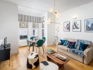 Lovely Designer 1 Bedroom Shepherd's Bush 7 min to tube photo 1