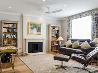 Beautiful 2 Bedroom 2 Bath Flat in South Kensington photo 1