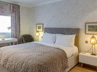Beautiful 2 Bedroom 2 Bath Flat in South Kensington photo 2