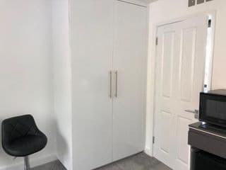 Self contained ensuite double bedroom with own entrance photo 3