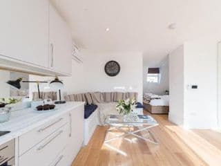Luxury Flat with SW balcony in Fulham Broadway photo 4