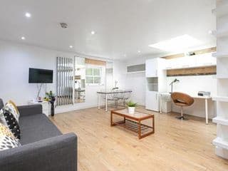 Skyvillion One Bedroom Apartment by London King's Cross photo 4