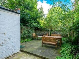 Stylish 2-bed flat with private garden in Notting Hill, West London photo 1