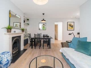 Stylish 2-bed flat with private garden in Notting Hill, West London photo 3