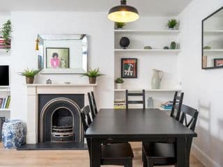 Stylish 2-bed flat with private garden in Notting Hill, West London photo 4