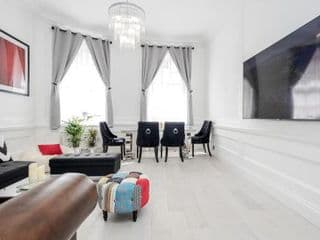 Oxford Street 2 Bed Apartment photo 2
