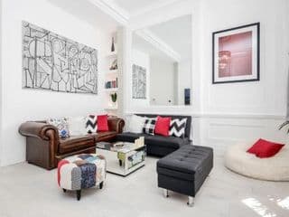 Oxford Street 2 Bed Apartment photo 3