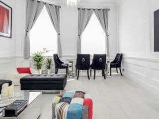 Oxford Street 2 Bed Apartment photo 4